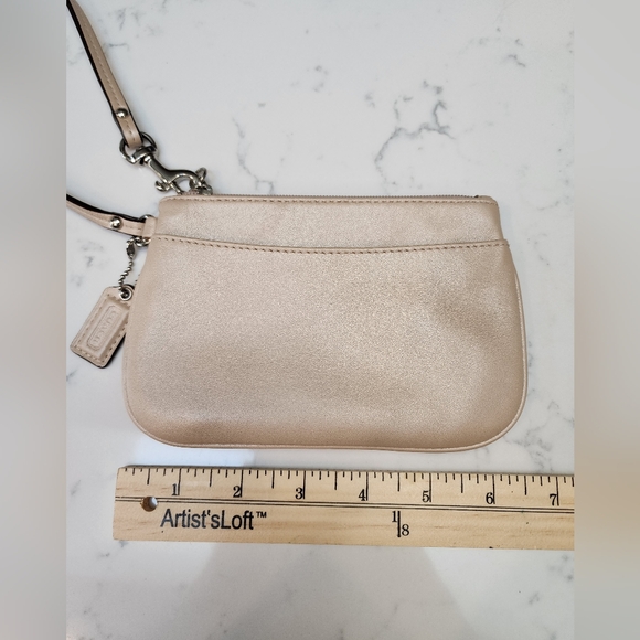 COACH Beige Pearl Soft Leather Wristlet EUC - Picture 8 of 9